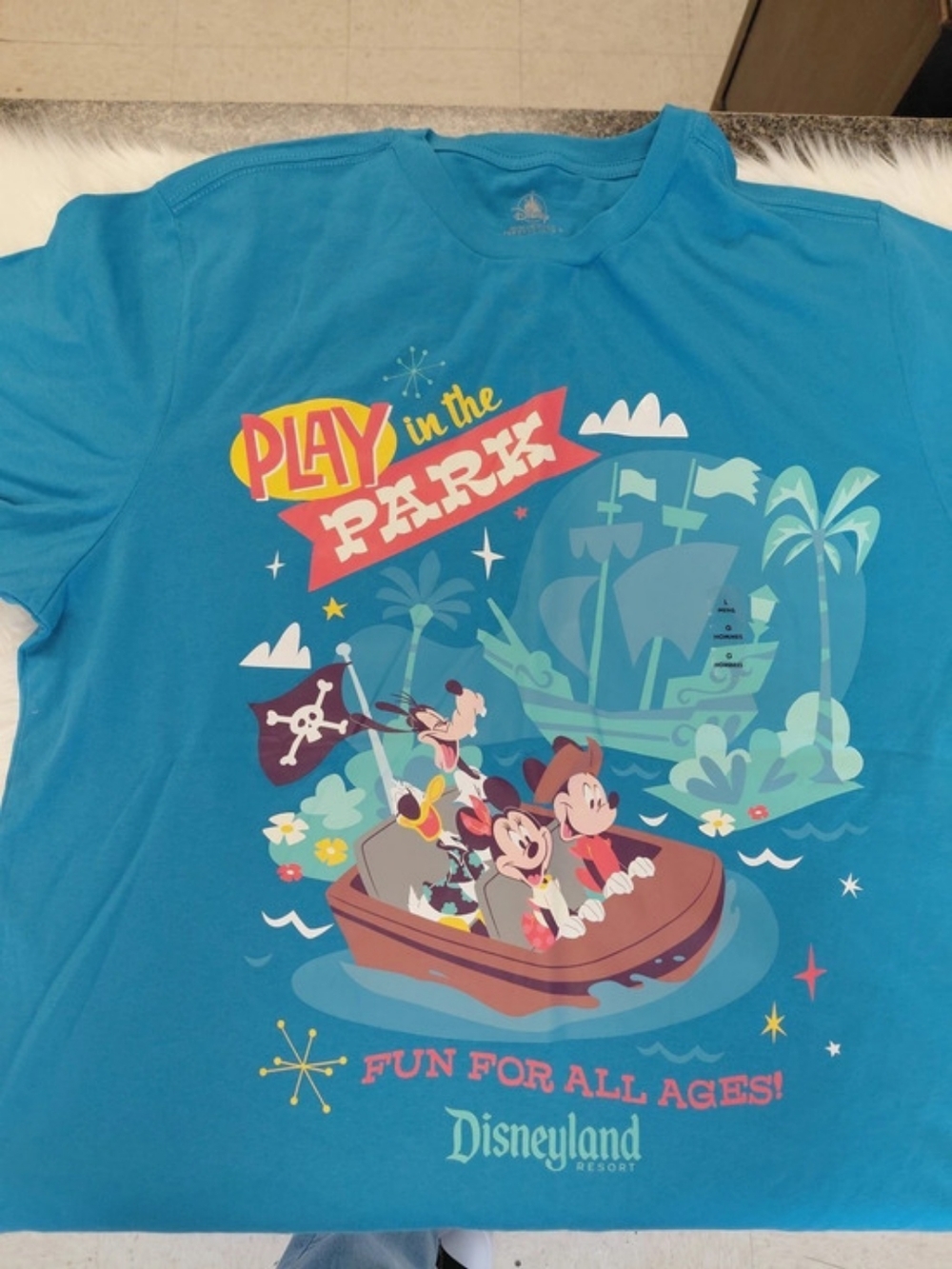 Disney Play in the Park Pirates of the Caribbean T-Shirt Blue & Red Large